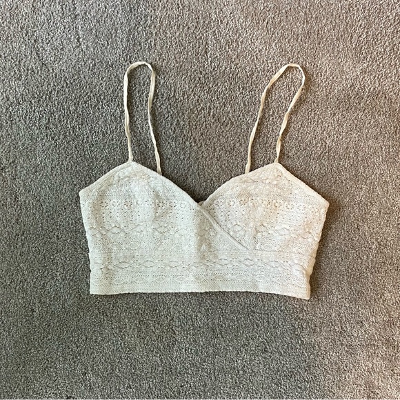 American Eagle Lace Bralette - Picture 1 of 4